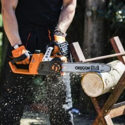 Yard Force - Tronçonneuse Sans-fil 40v Avec Guide-chaîne Oregon De 35cm, 2xbatterie Li-ion 2ah Et Chargeur - Ls C35 -Outils De Jardin 645b8f624717b7.45651755